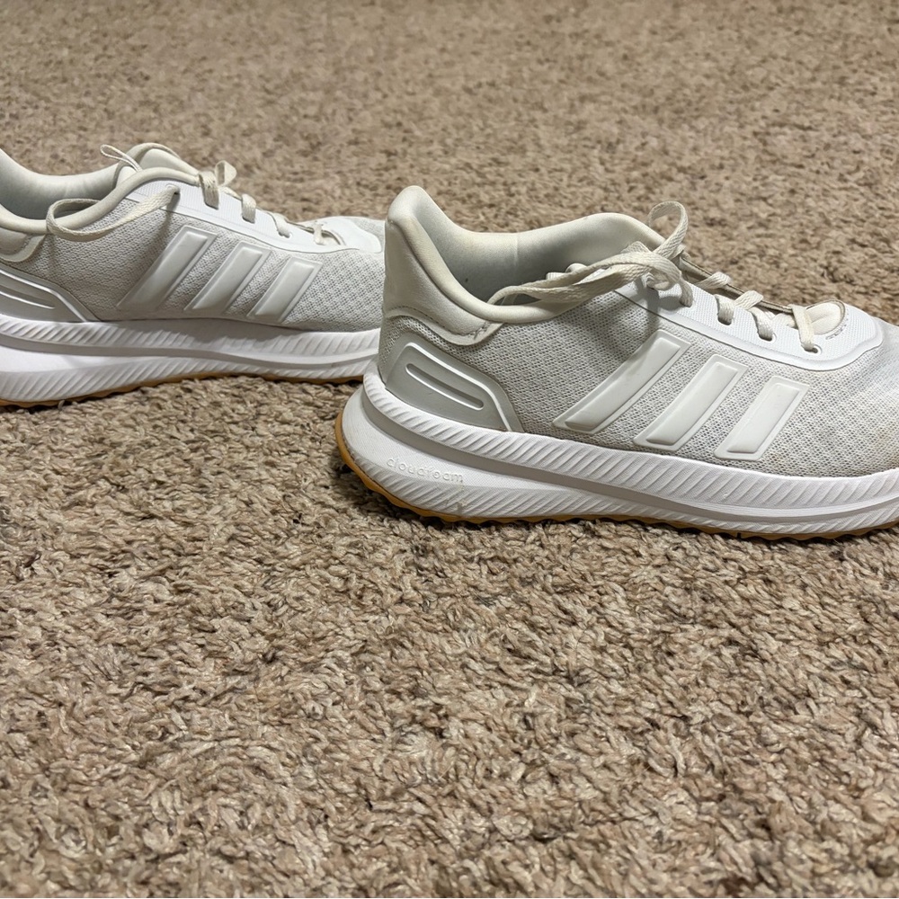 size 7.5 white adidas cloud foam adidas tennis shoes